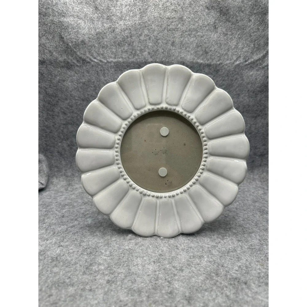 Parisian Home Ivy White Ceramic Scalloped Petal Round Picture Frame 7.25in